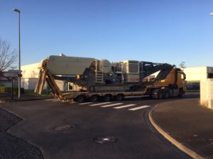 Arrivée en atelier d'un concasseur pour carrière et mine en atelier, chez RSTP dans le Puy de Dome